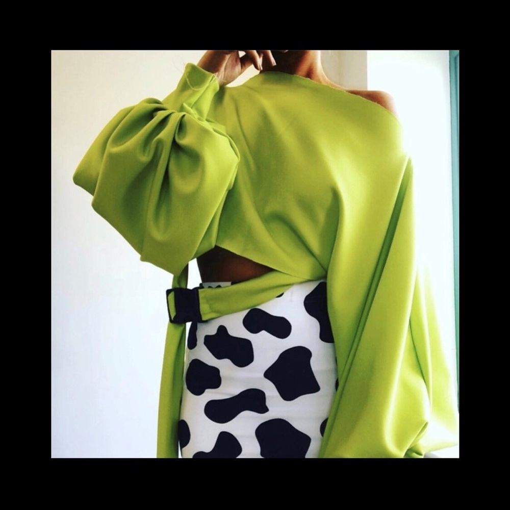 CROP BUCKLE DETAIL SHIRT